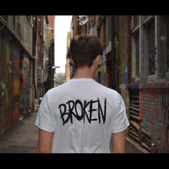 The Broken Tee - Picture 2 of 4